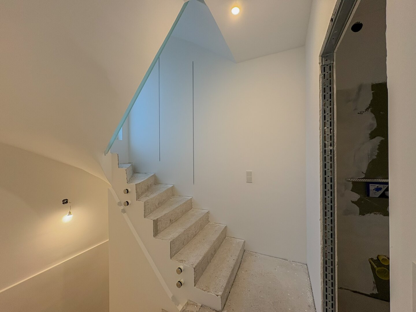 SPEZIALANGEBOT: SCHLÜSSELFERTIG –> Böden, Fliesen & Türen nach Kundenwunsch