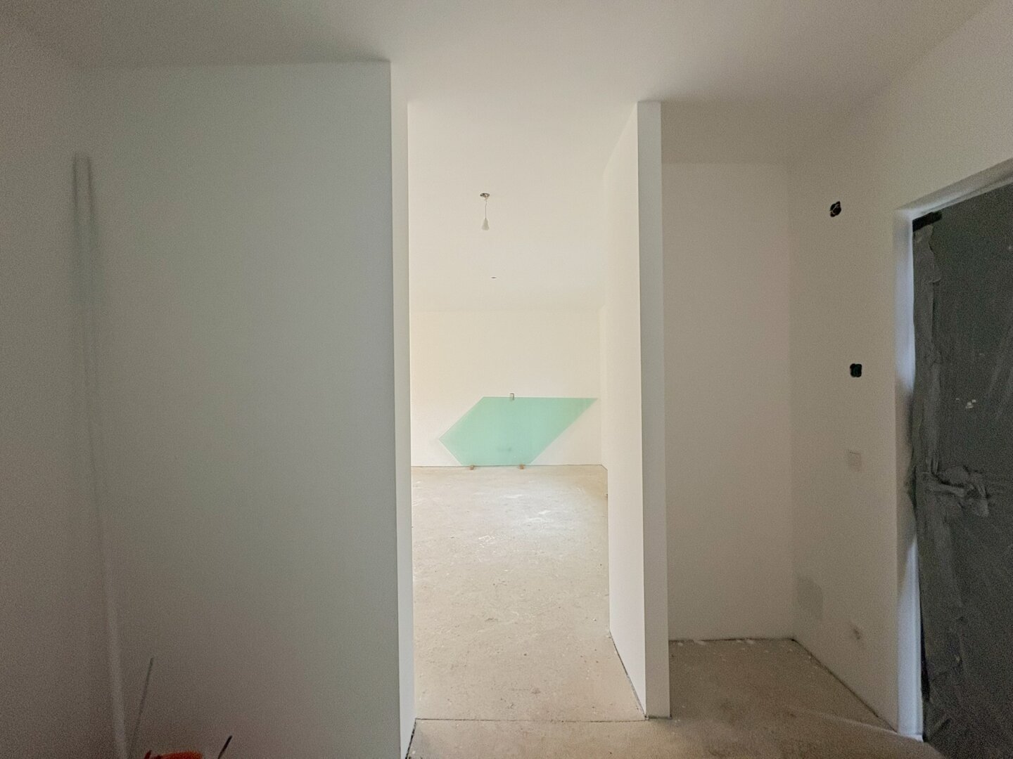 SPEZIALANGEBOT: SCHLÜSSELFERTIG –> Böden, Fliesen & Türen nach Kundenwunsch