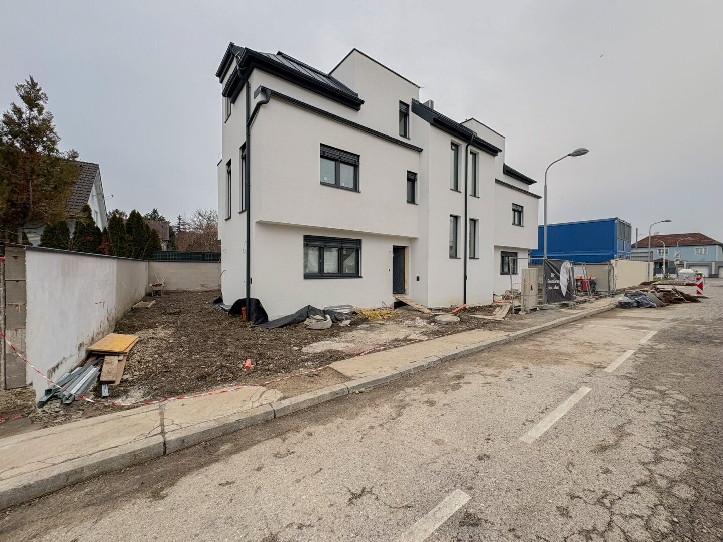 SPEZIALANGEBOT: SCHLÜSSELFERTIG –> Böden, Fliesen & Türen nach Kundenwunsch