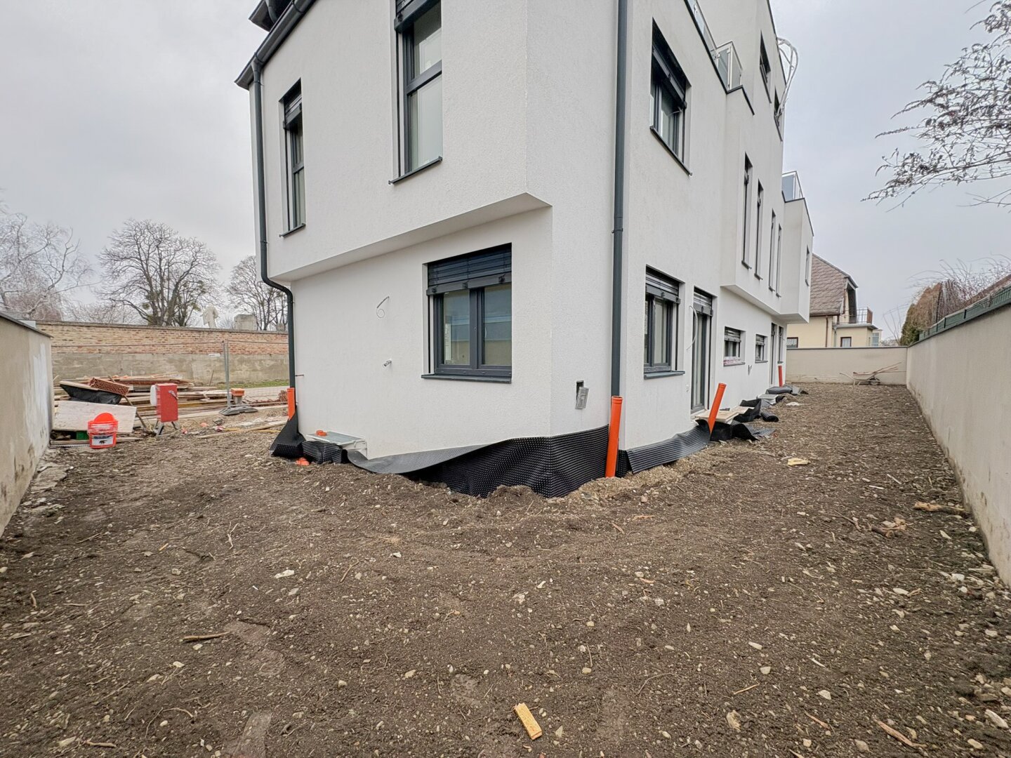 SPEZIALANGEBOT: SCHLÜSSELFERTIG –> Böden, Fliesen & Türen nach Kundenwunsch