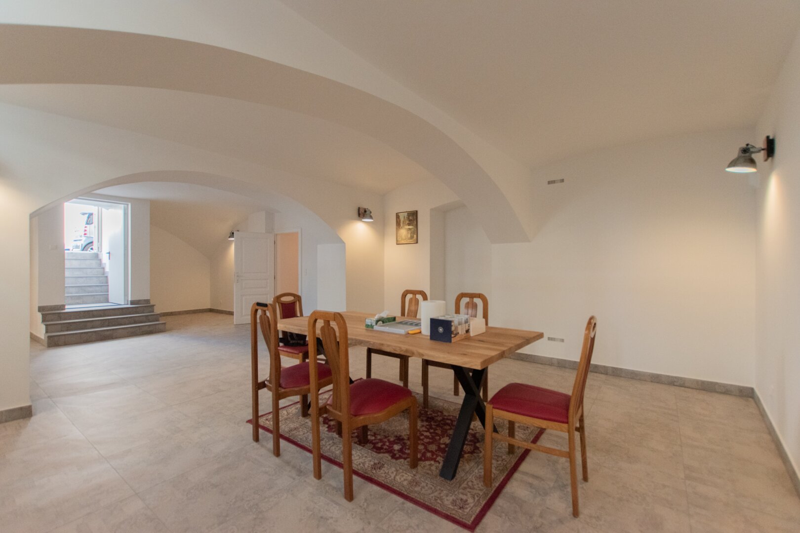 Souterrain-Studio mit Straßenzugang