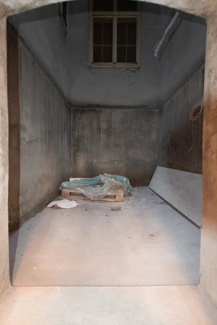 Souterrain-Studio mit Straßenzugang