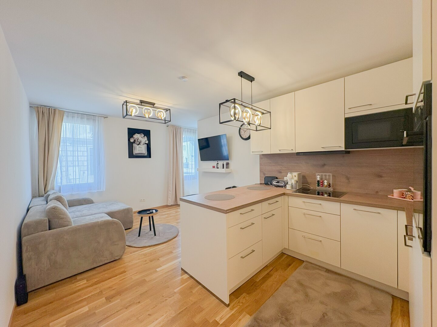 Voll möblierte Neubauwohnung mit Garage !!!