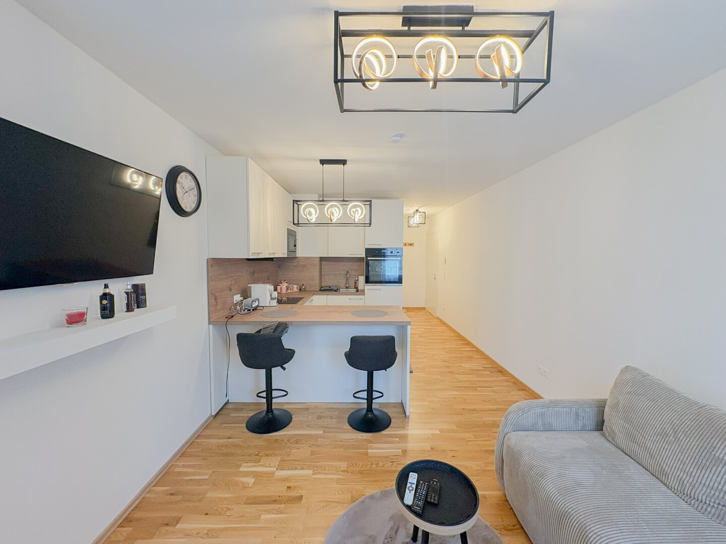 Voll möblierte Neubauwohnung mit Garage !!!