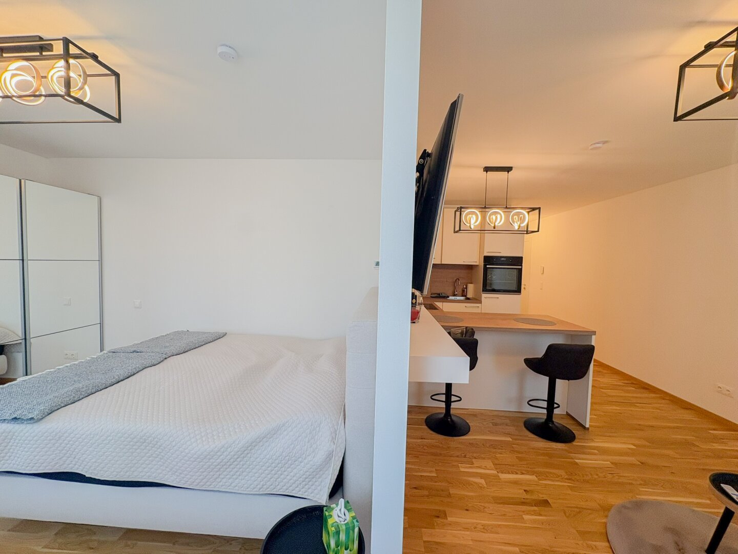 Voll möblierte Neubauwohnung mit Garage !!!