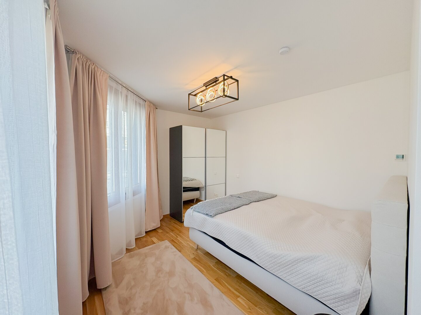 Voll möblierte Neubauwohnung mit Garage !!!