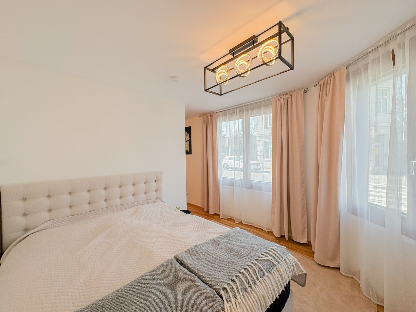 Voll möblierte Neubauwohnung mit Garage !!!