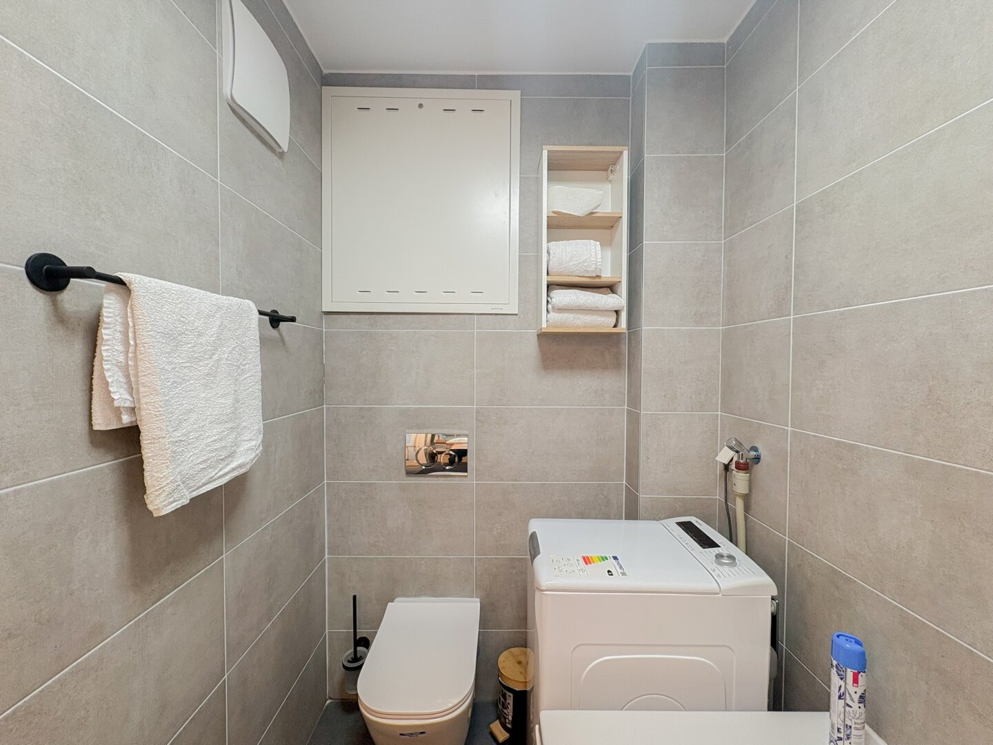 Voll möblierte Neubauwohnung mit Garage !!!