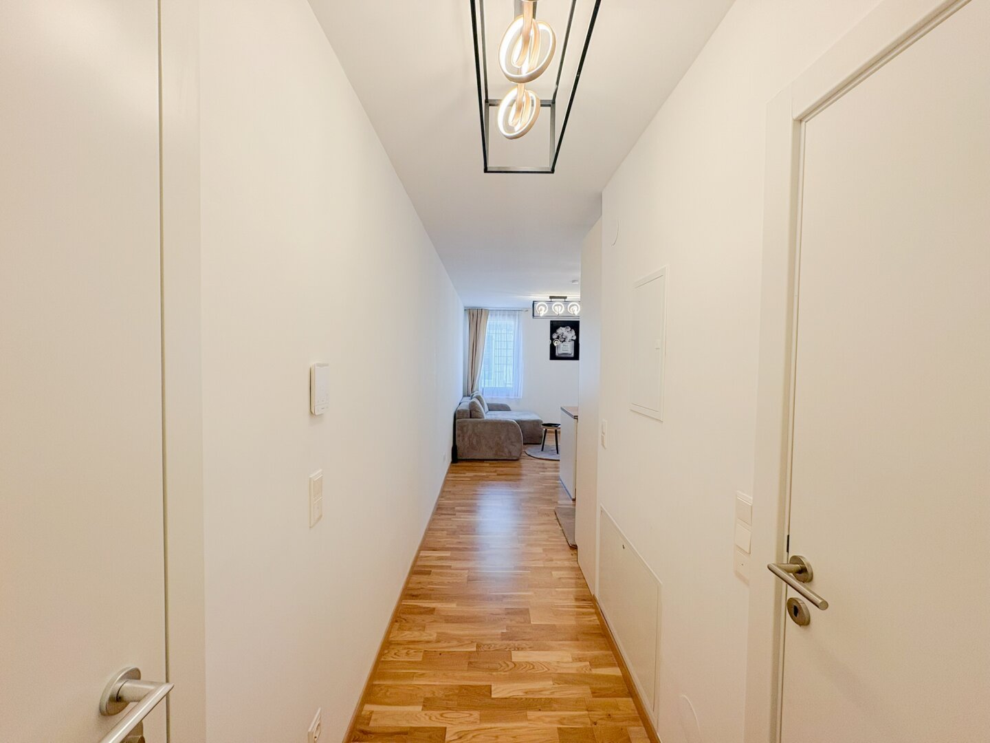 Voll möblierte Neubauwohnung mit Garage !!!