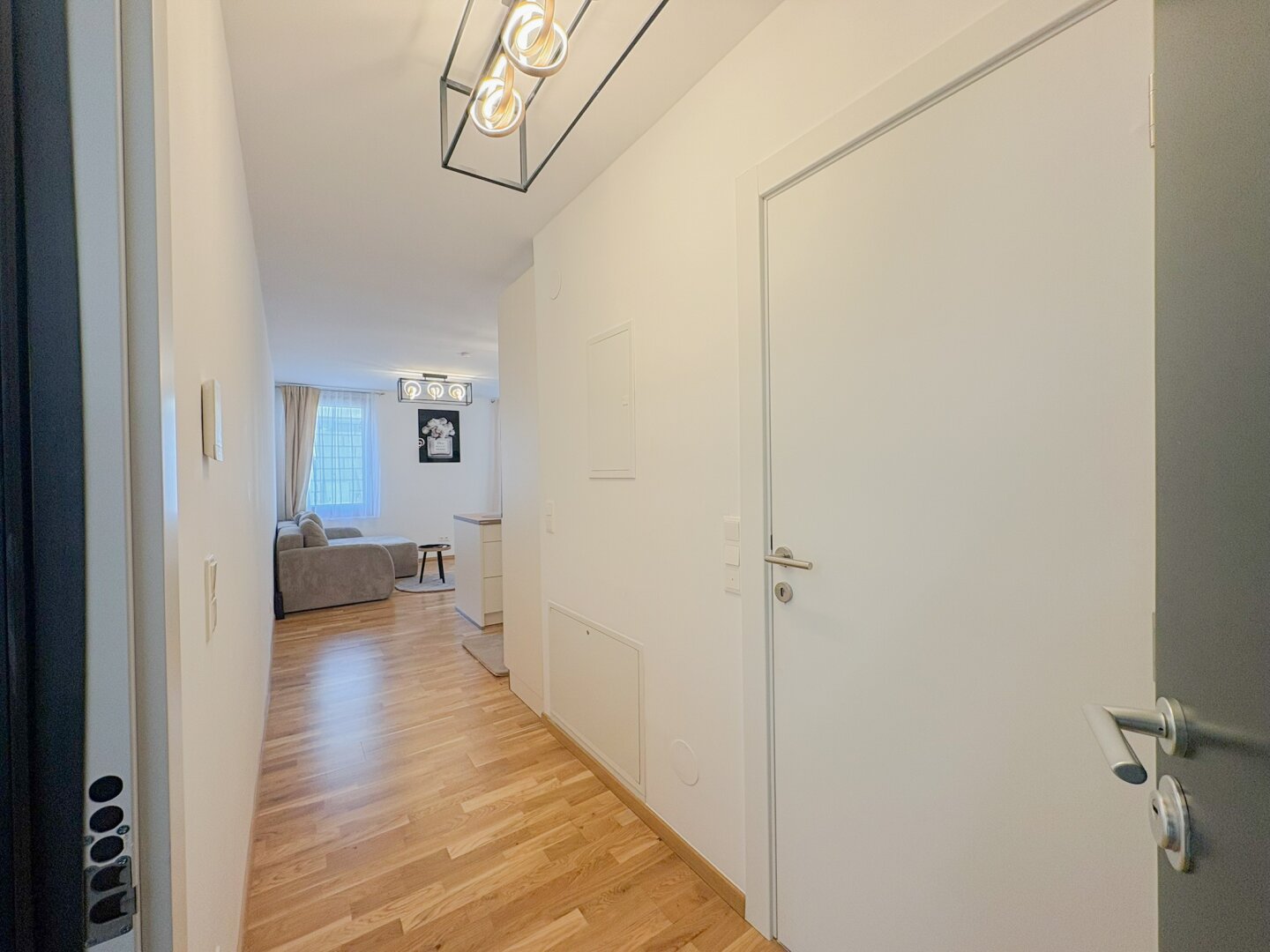 Voll möblierte Neubauwohnung mit Garage !!!