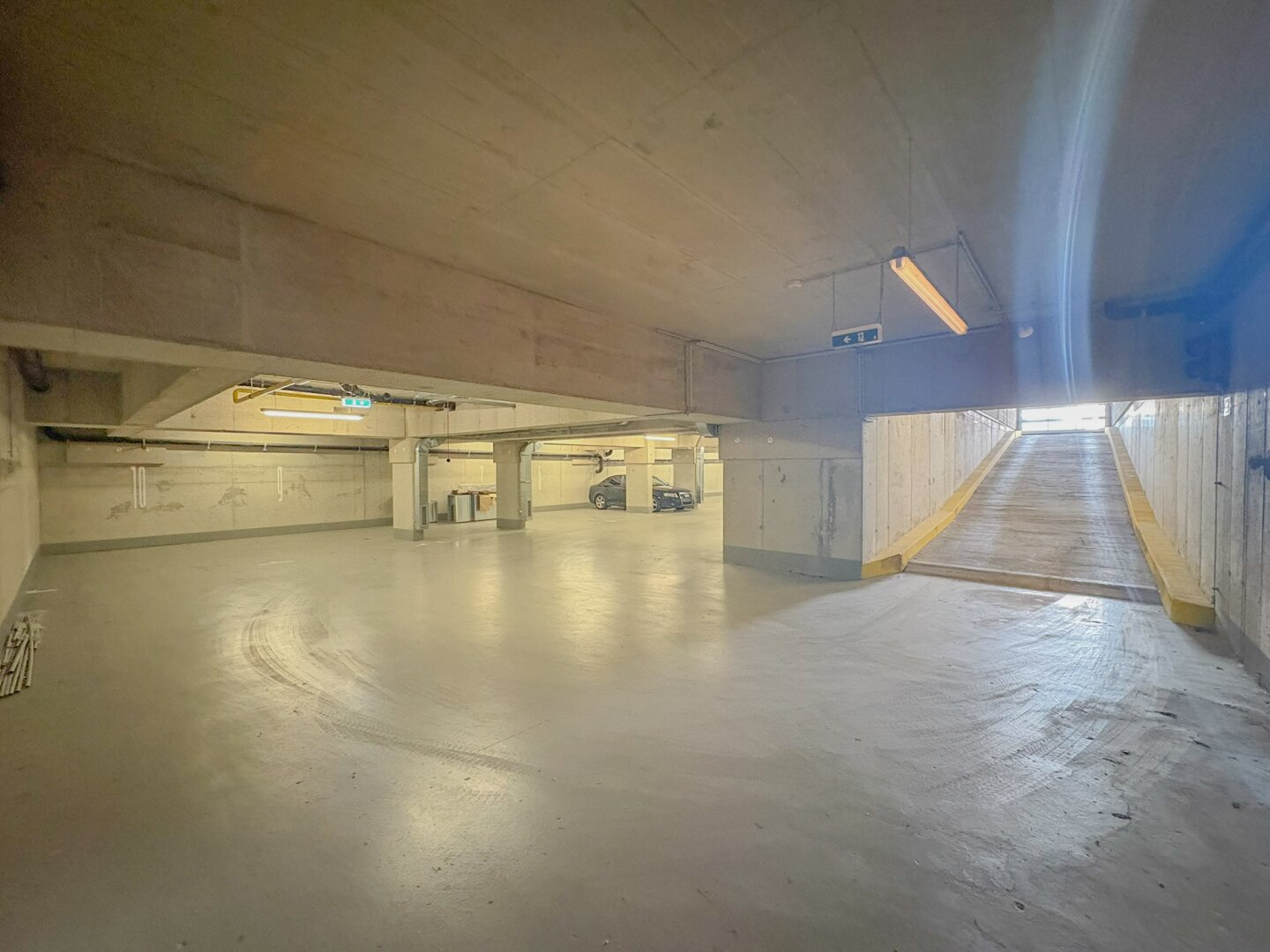 Voll möblierte Neubauwohnung mit Garage !!!