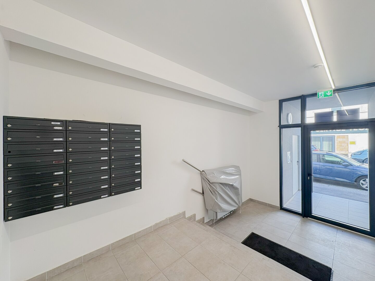 Voll möblierte Neubauwohnung mit Garage !!!