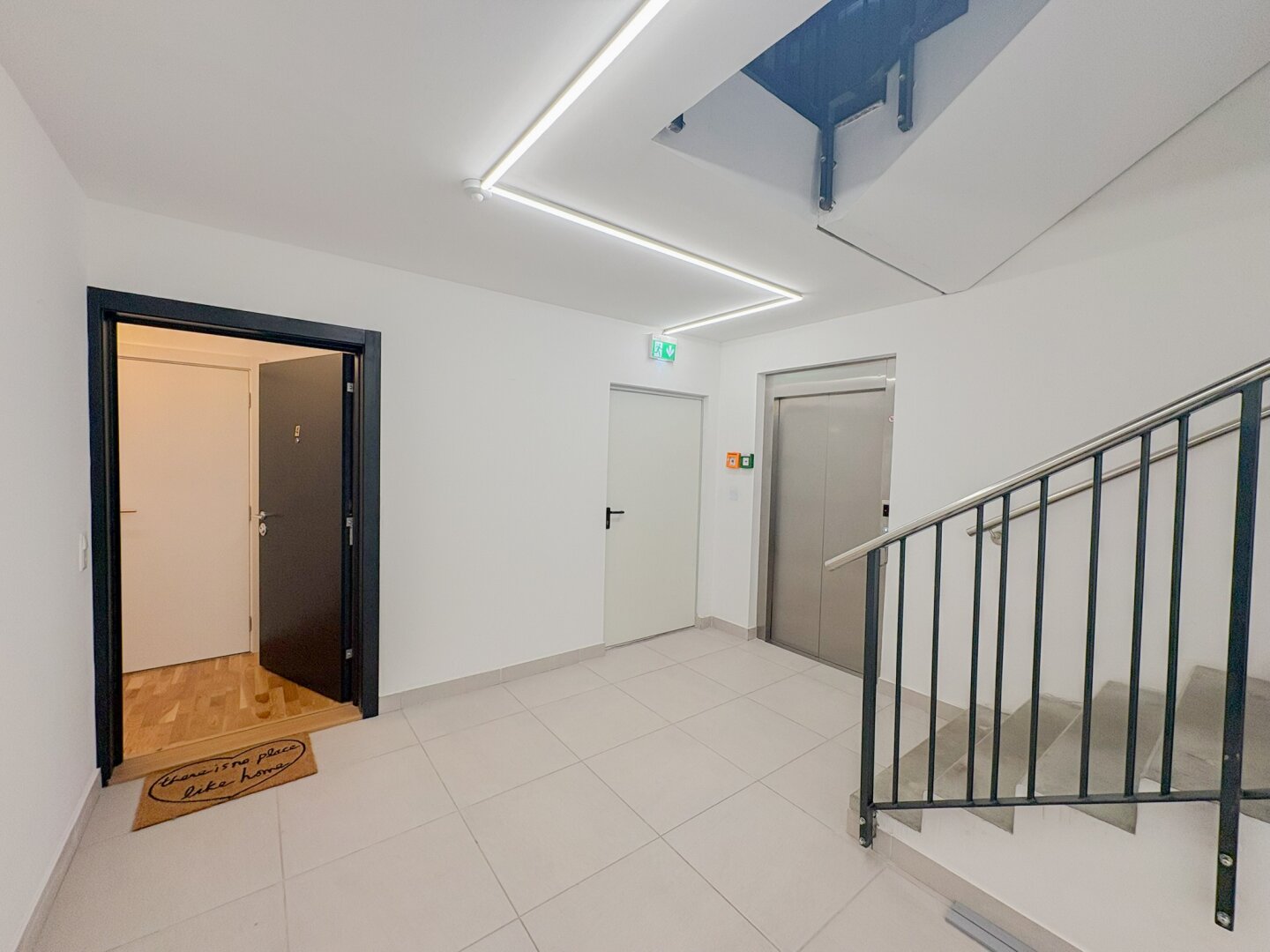 Voll möblierte Neubauwohnung mit Garage !!!