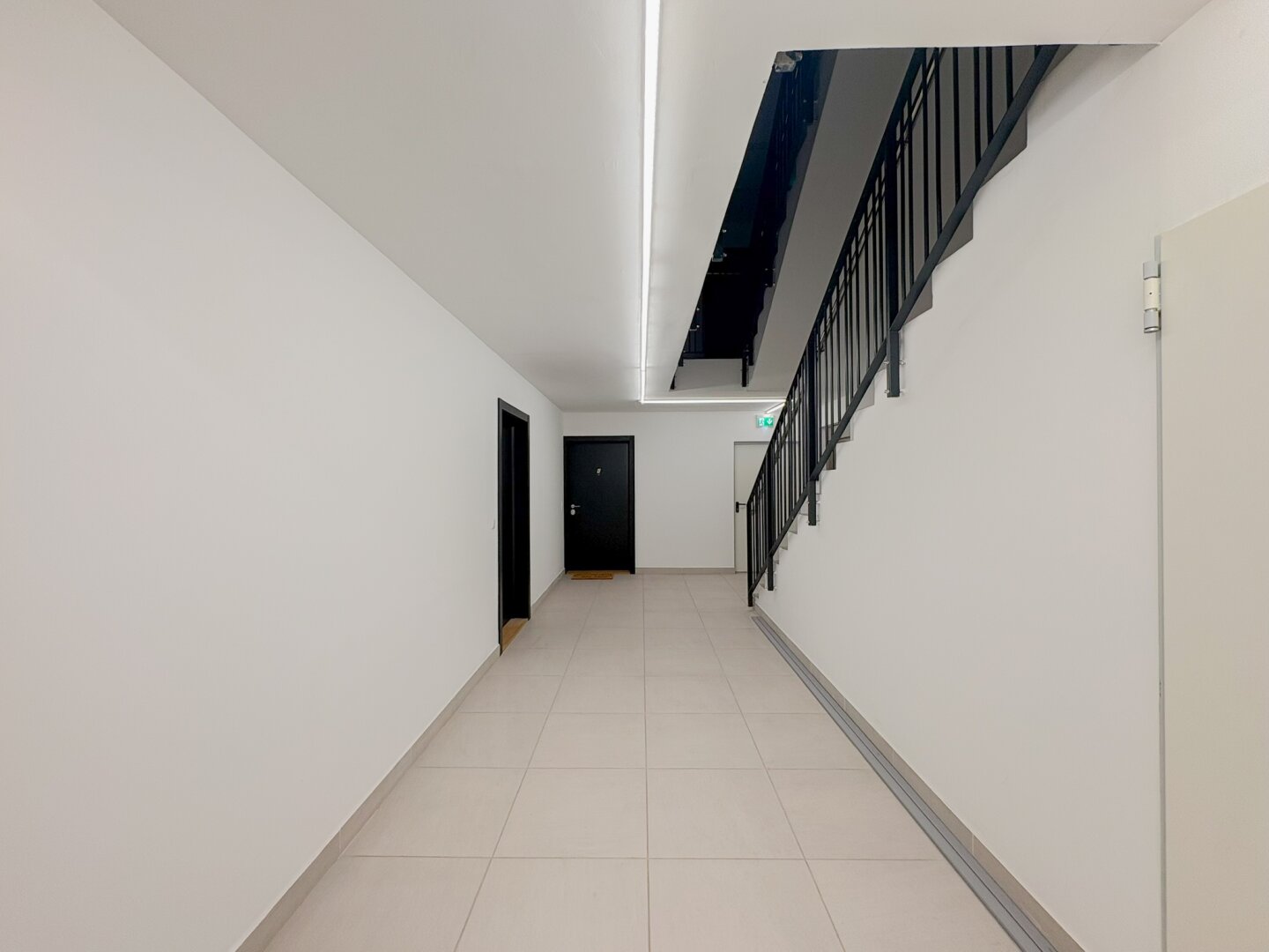 Voll möblierte Neubauwohnung mit Garage !!!