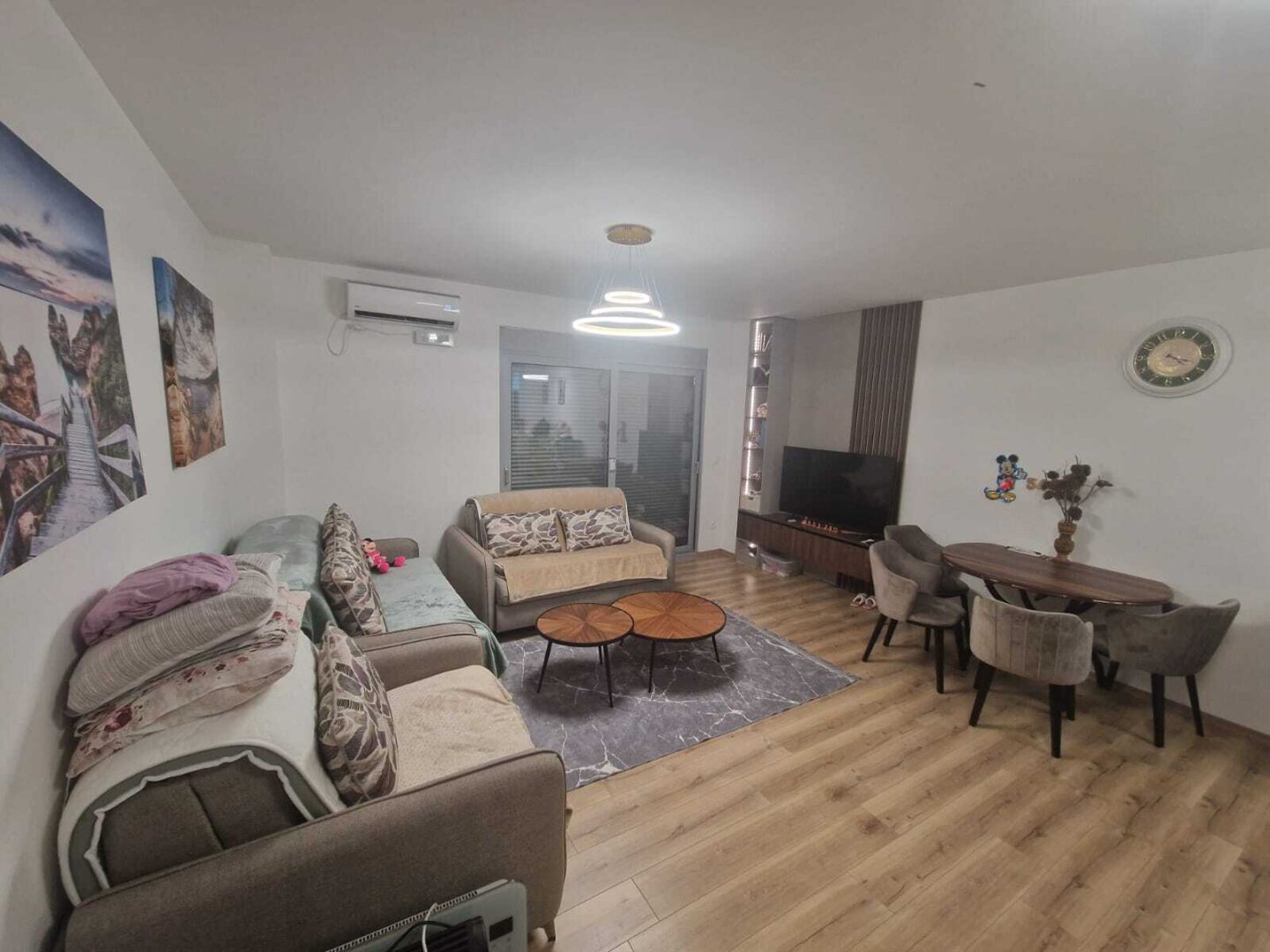 Komplett möblierte 2-Zimmer-Wohnung mit Balkon, Lift und Klimaanlage in Montenegro