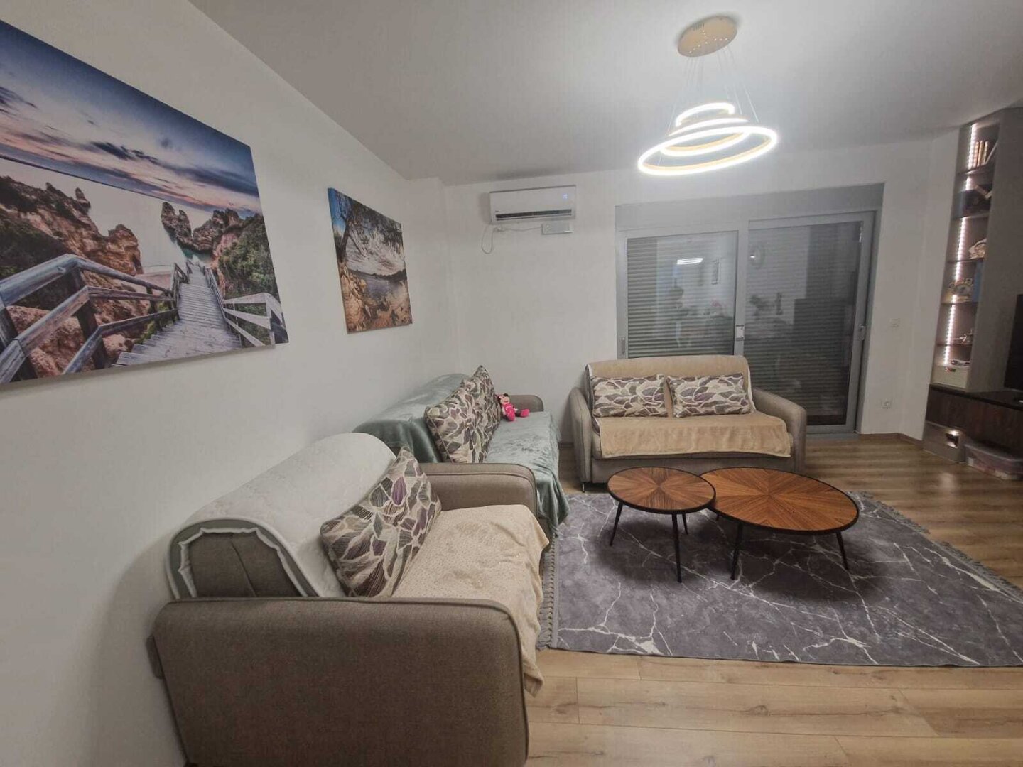 Komplett möblierte 2-Zimmer-Wohnung mit Balkon, Lift und Klimaanlage in Montenegro
