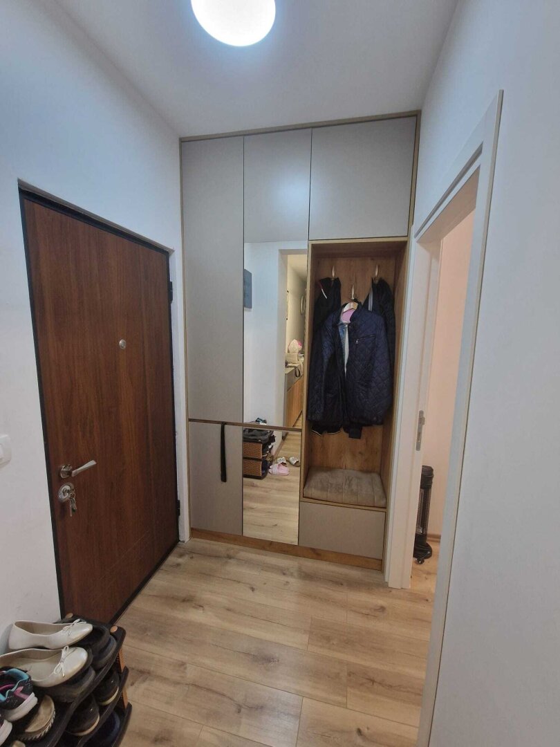 Komplett möblierte 2-Zimmer-Wohnung mit Balkon, Lift und Klimaanlage in Montenegro