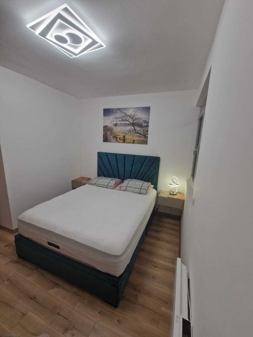 Komplett möblierte 2-Zimmer-Wohnung mit Balkon, Lift und Klimaanlage in Montenegro