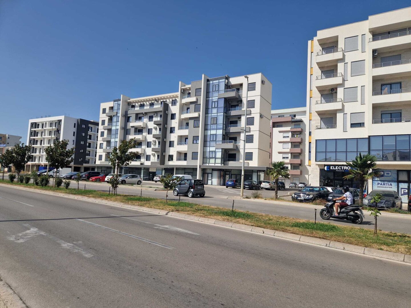 Komplett möblierte 2-Zimmer-Wohnung mit Balkon, Lift und Klimaanlage in Montenegro