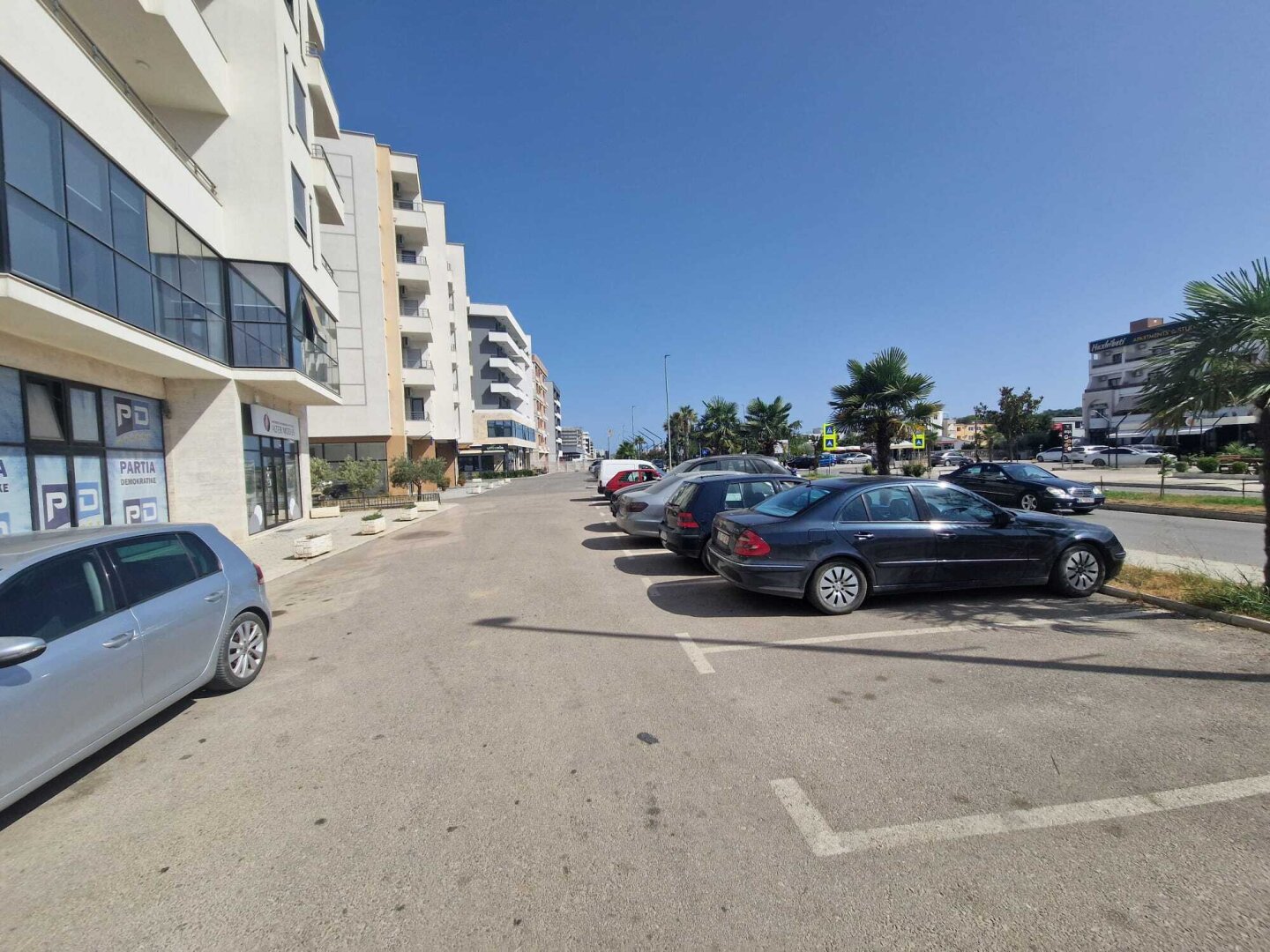 Komplett möblierte 2-Zimmer-Wohnung mit Balkon, Lift und Klimaanlage in Montenegro