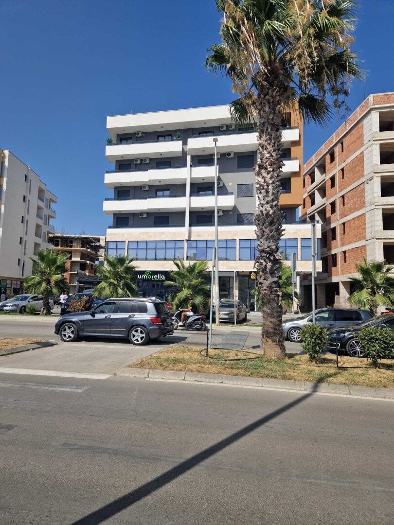 Komplett möblierte 2-Zimmer-Wohnung mit Balkon, Lift und Klimaanlage in Montenegro