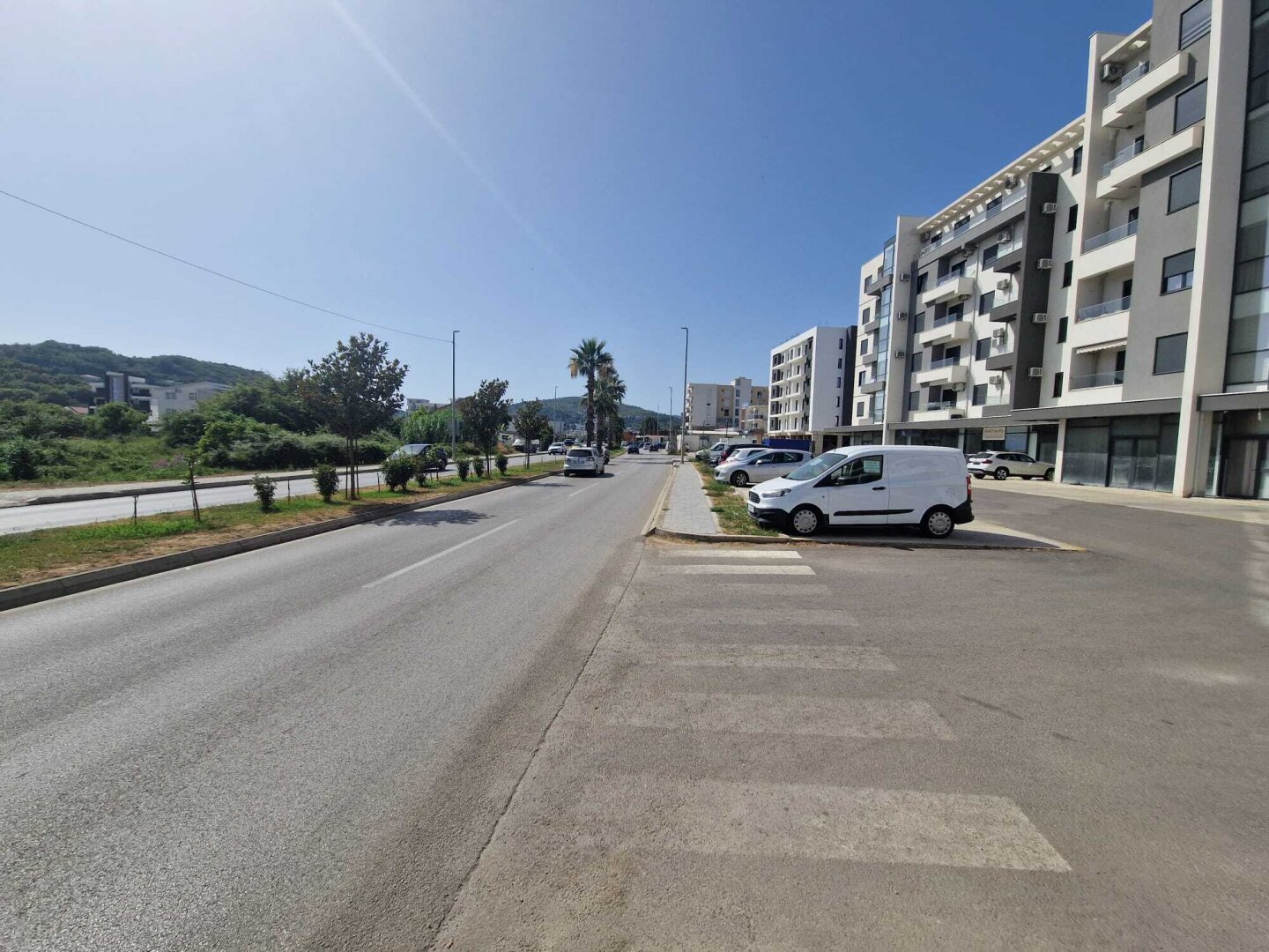 Komplett möblierte 2-Zimmer-Wohnung mit Balkon, Lift und Klimaanlage in Montenegro