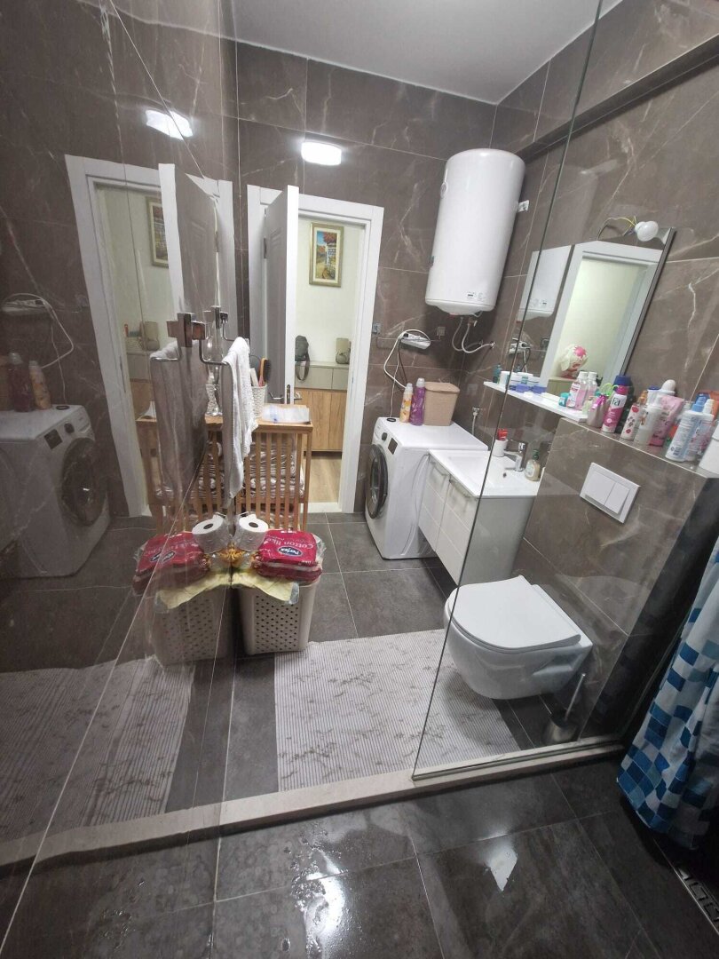 Komplett möblierte 2-Zimmer-Wohnung mit Balkon, Lift und Klimaanlage in Montenegro