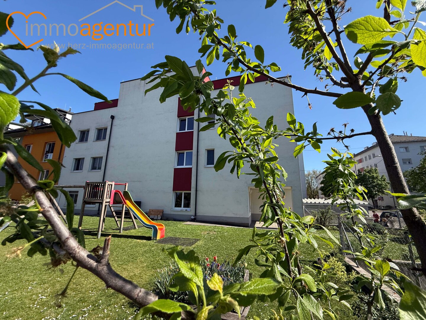 Wohnen ohne Kompromisse! Barrierefrei zugängliche exklusive 3 Zimmer  Wohnung mit Loggia & Tiefgarage in Kleinmünchen