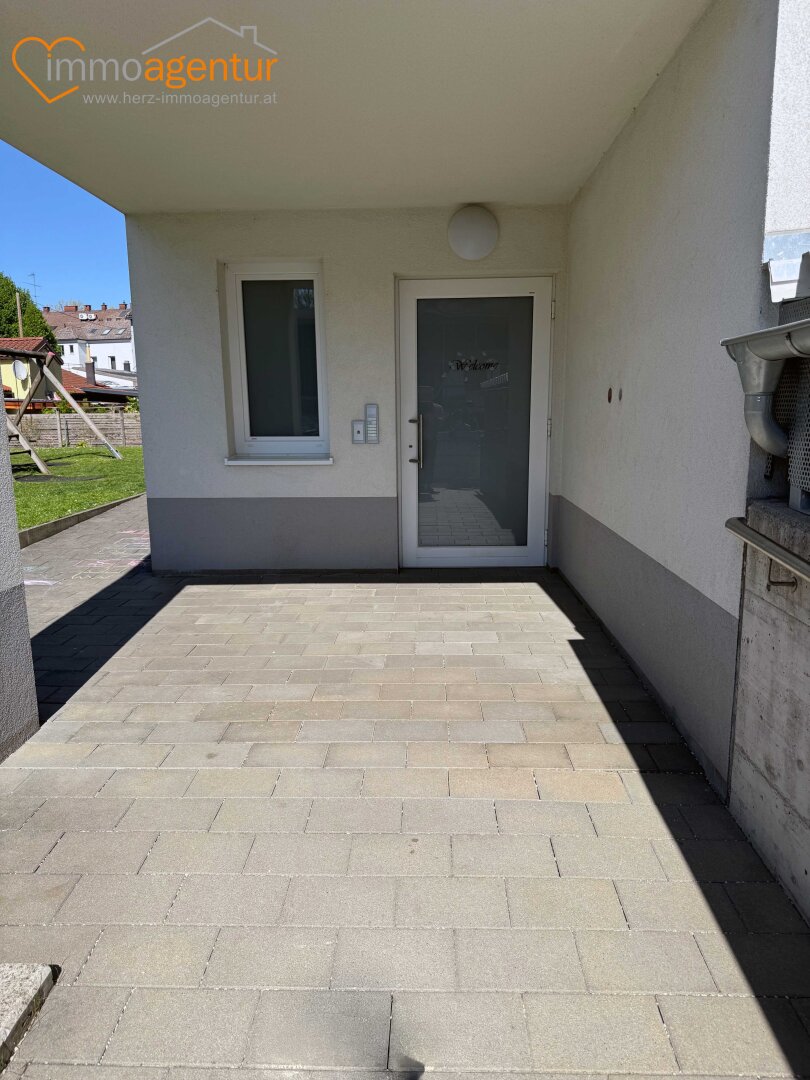 Wohnen ohne Kompromisse! Barrierefrei zugängliche exklusive 3 Zimmer  Wohnung mit Loggia & Tiefgarage in Kleinmünchen