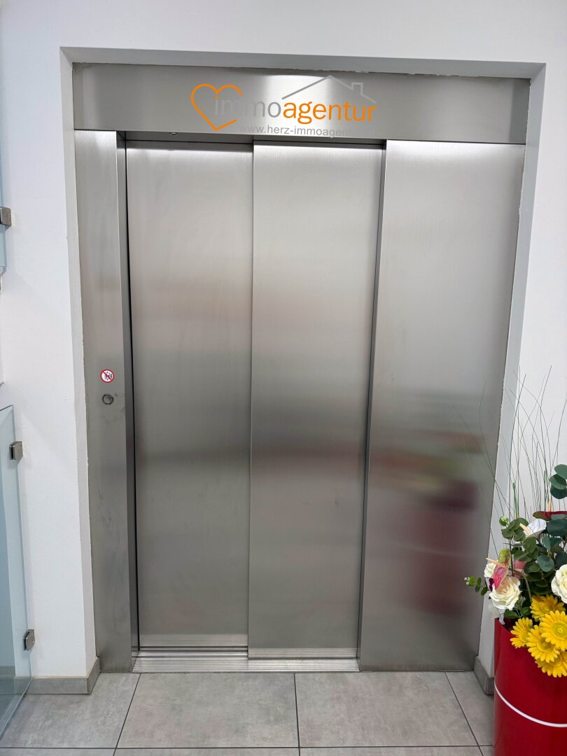 Wohnen ohne Kompromisse! Barrierefrei zugängliche exklusive 3 Zimmer  Wohnung mit Loggia & Tiefgarage in Kleinmünchen