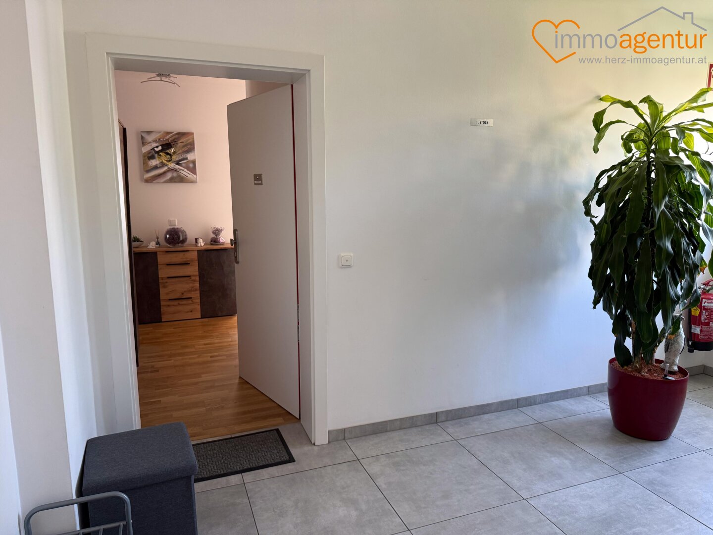 Wohnen ohne Kompromisse! Barrierefrei zugängliche exklusive 3 Zimmer  Wohnung mit Loggia & Tiefgarage in Kleinmünchen
