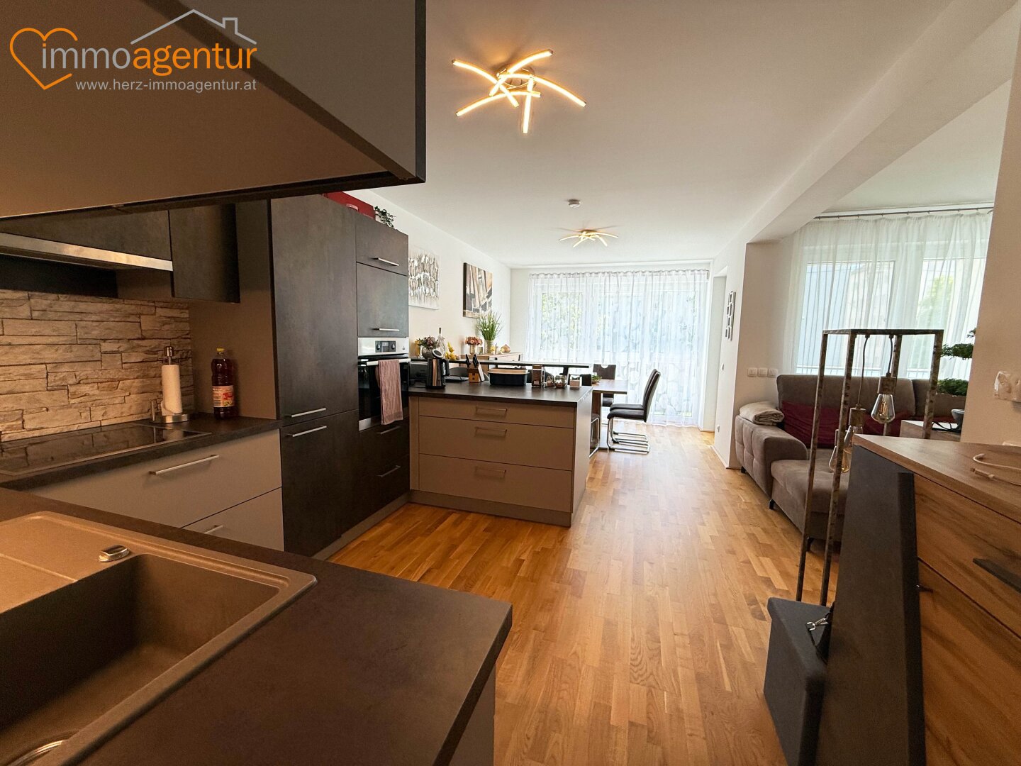 Wohnen ohne Kompromisse! Barrierefrei zugängliche exklusive 3 Zimmer  Wohnung mit Loggia & Tiefgarage in Kleinmünchen