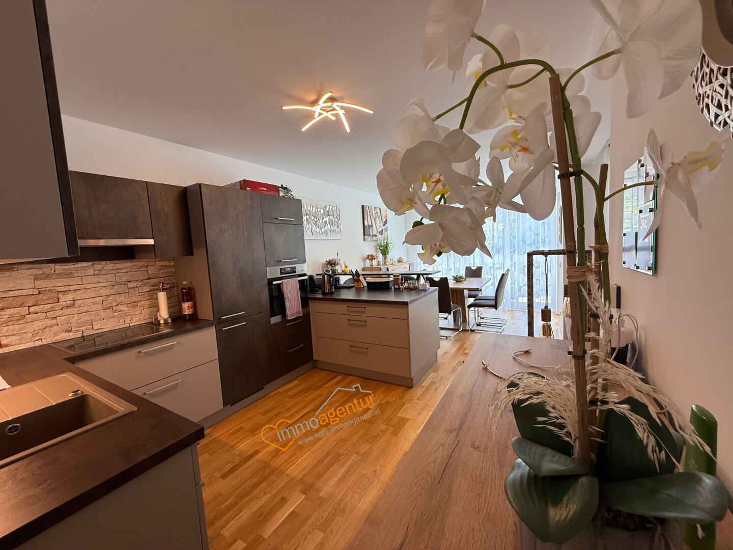 Wohnen ohne Kompromisse! Barrierefrei zugängliche exklusive 3 Zimmer  Wohnung mit Loggia & Tiefgarage in Kleinmünchen