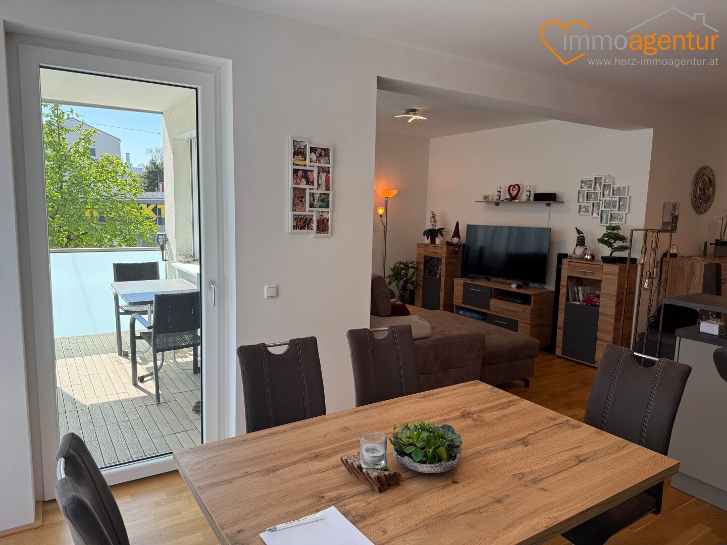 Wohnen ohne Kompromisse! Barrierefrei zugängliche exklusive 3 Zimmer  Wohnung mit Loggia & Tiefgarage in Kleinmünchen