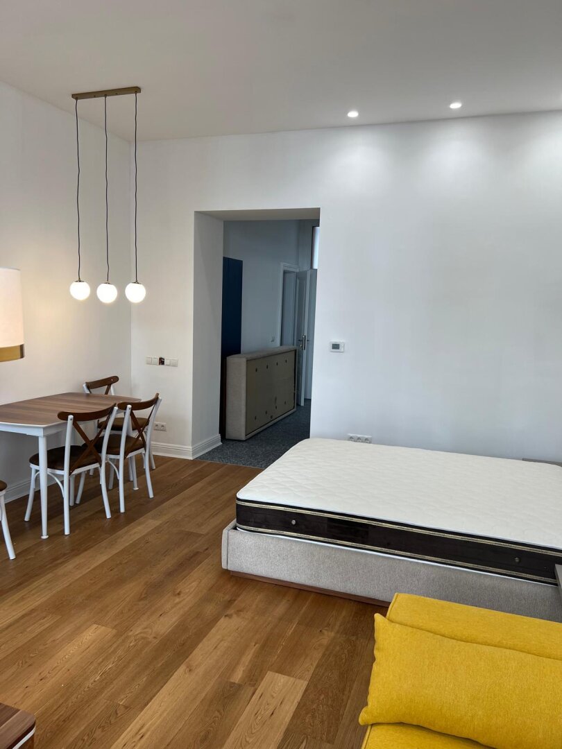 MÖBLIERTE 1,5 ZIMMER MIETWOHNUNG IM 6. BEZIRK