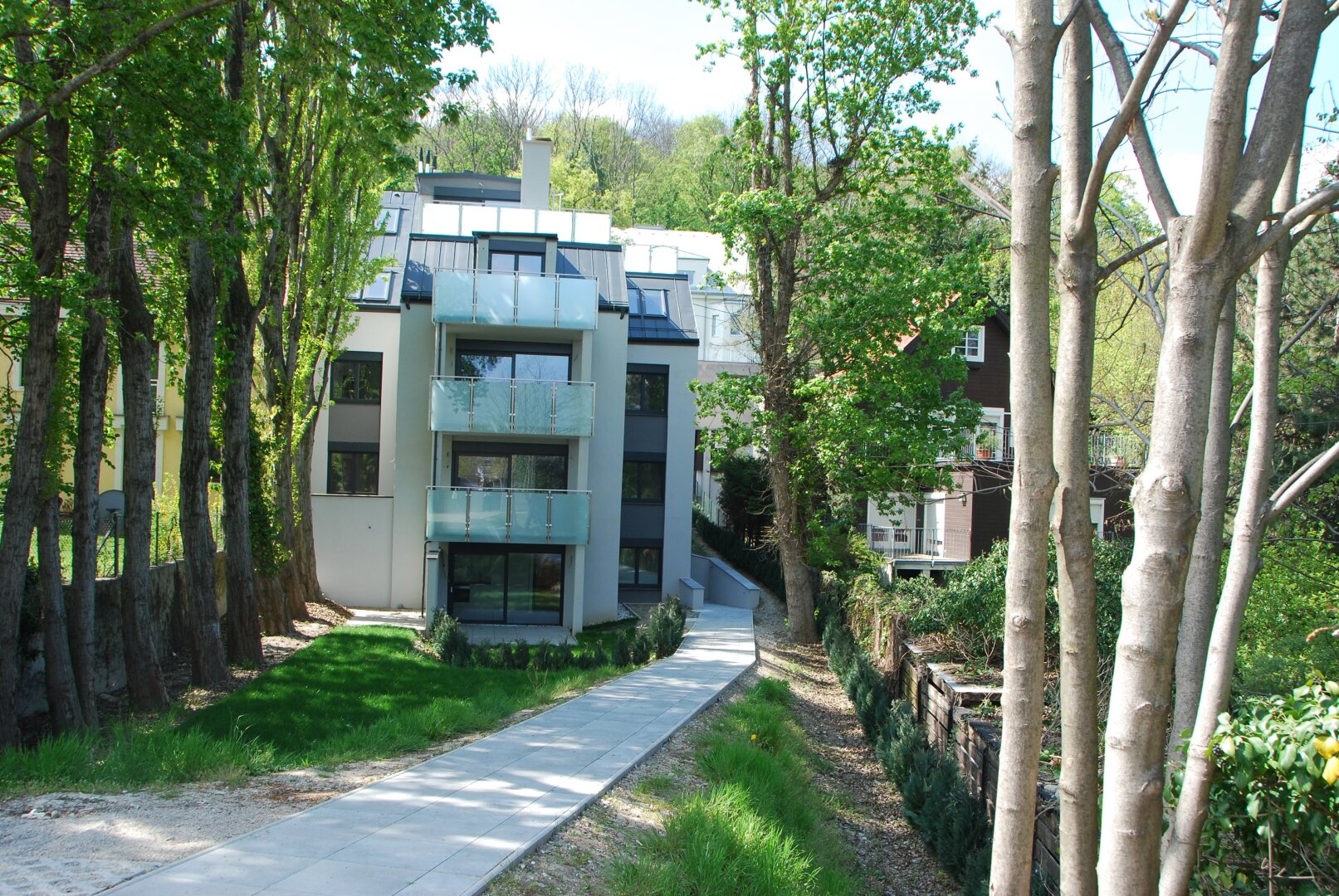 Optimal geschnittene 3-Zimmer Wohnung mit großem Garten und 2 Terrassen