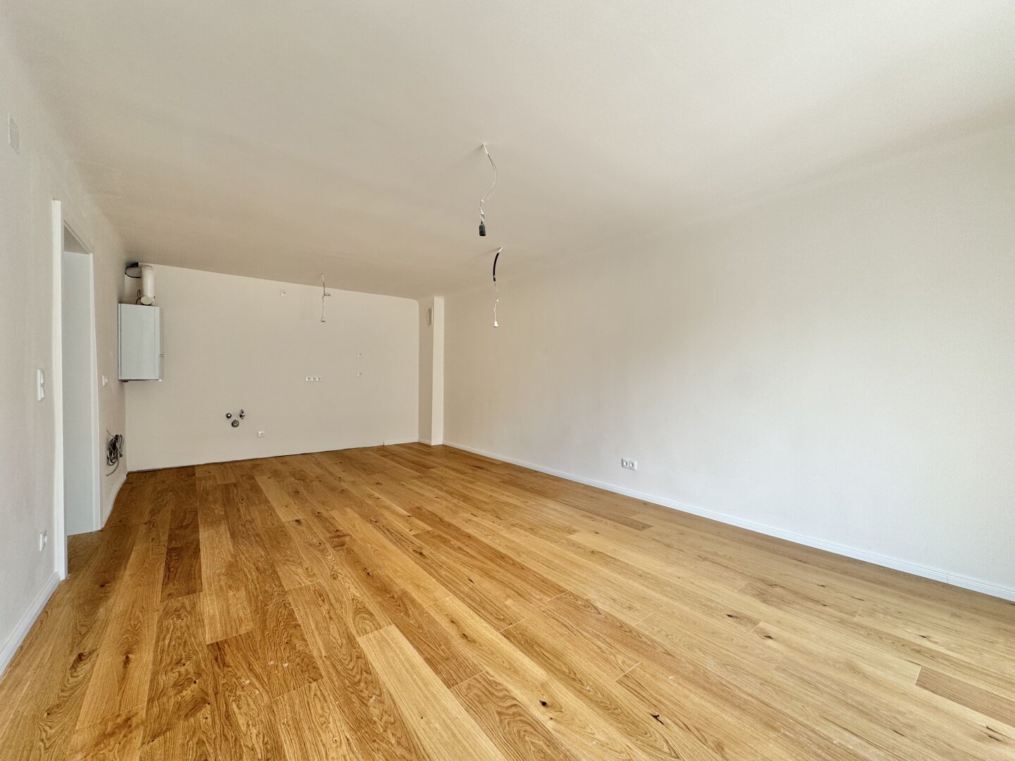 HOCHWERTIG GENERALSANIERTE 2 ZIMMER + LOGGIA NÄHE ELTERLEINPLATZ