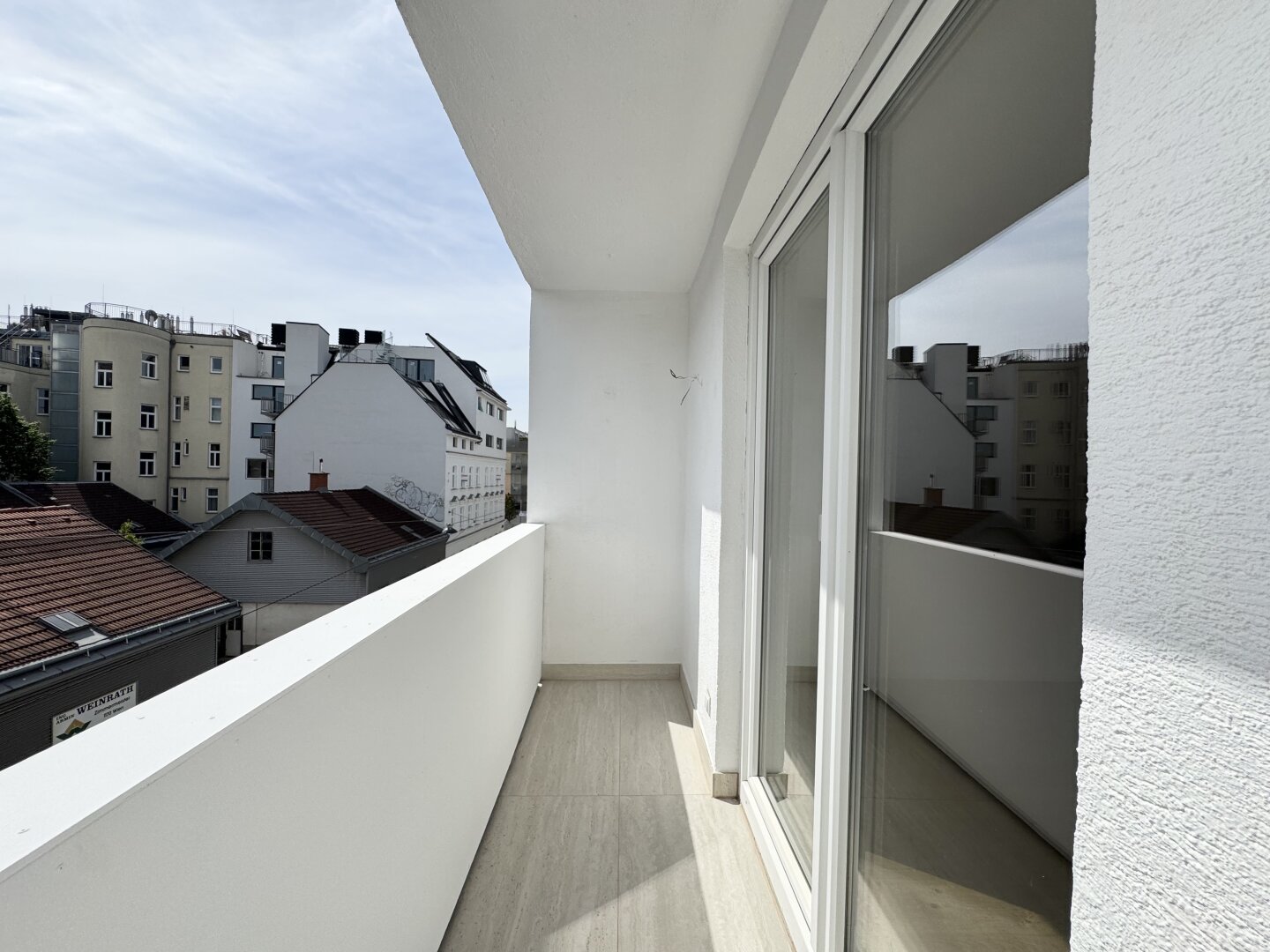 HOCHWERTIG GENERALSANIERTE 2 ZIMMER + LOGGIA NÄHE ELTERLEINPLATZ