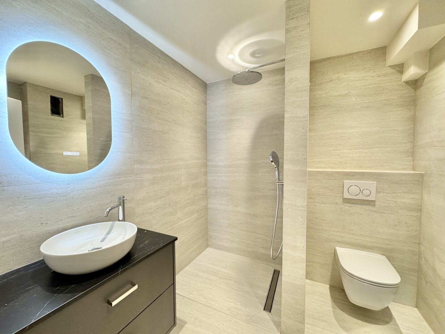 HOCHWERTIG GENERALSANIERTE 2 ZIMMER + LOGGIA NÄHE ELTERLEINPLATZ