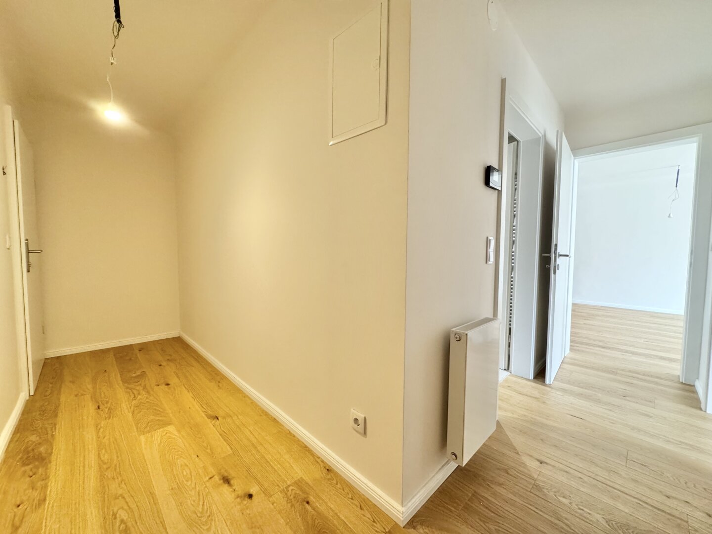 HOCHWERTIG GENERALSANIERTE 2 ZIMMER + LOGGIA NÄHE ELTERLEINPLATZ