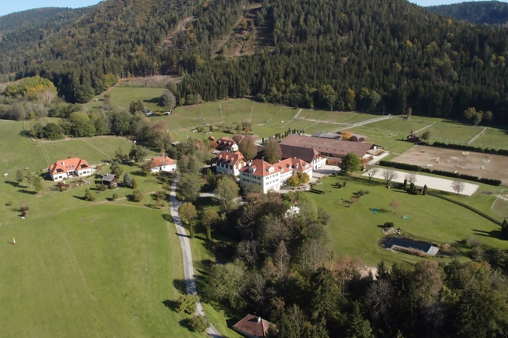 Mehr als nur eine Immobilie  -   Exklusives Anwesen mit einzigartigem Potential-12 Hektar   -   In privilegierter Alleinlage, Natur pur!
