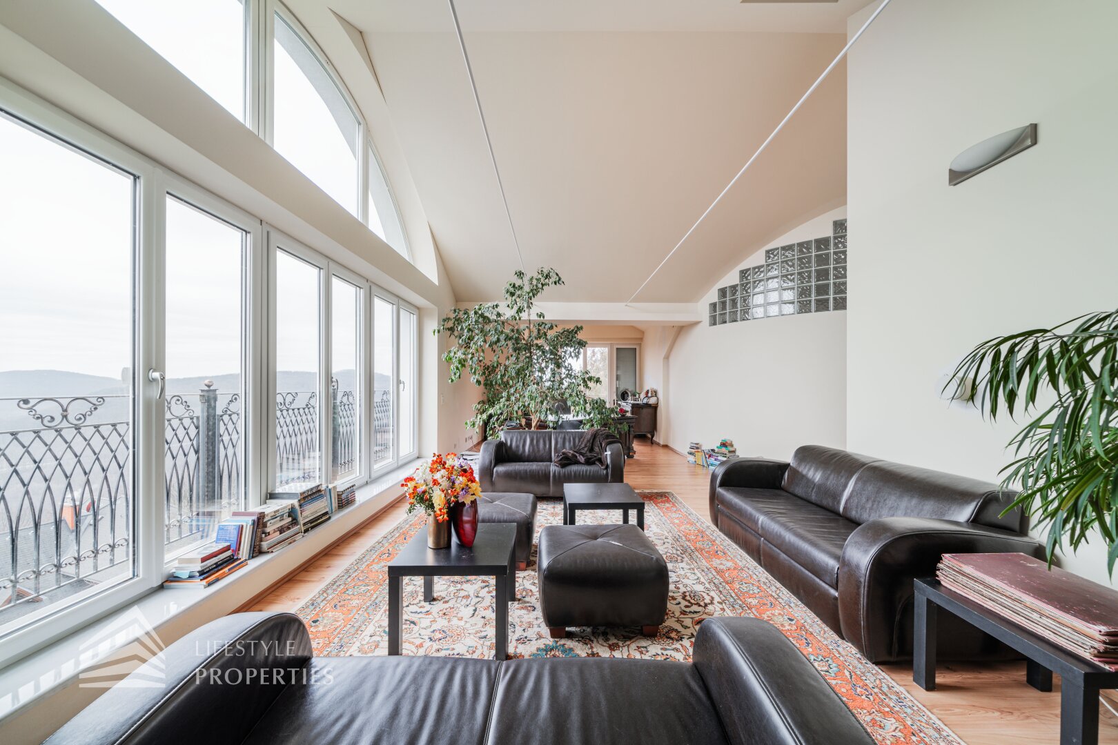 Luxuriöse Parkvilla mit einzigartigem Fernblick am Kahlenberg