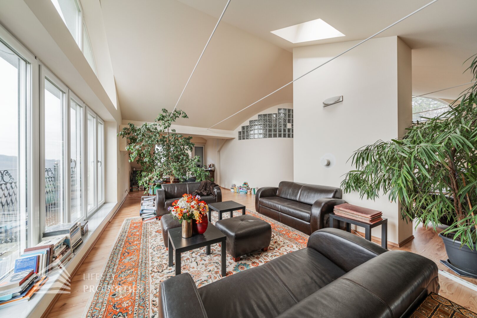 Luxuriöse Parkvilla mit einzigartigem Fernblick am Kahlenberg