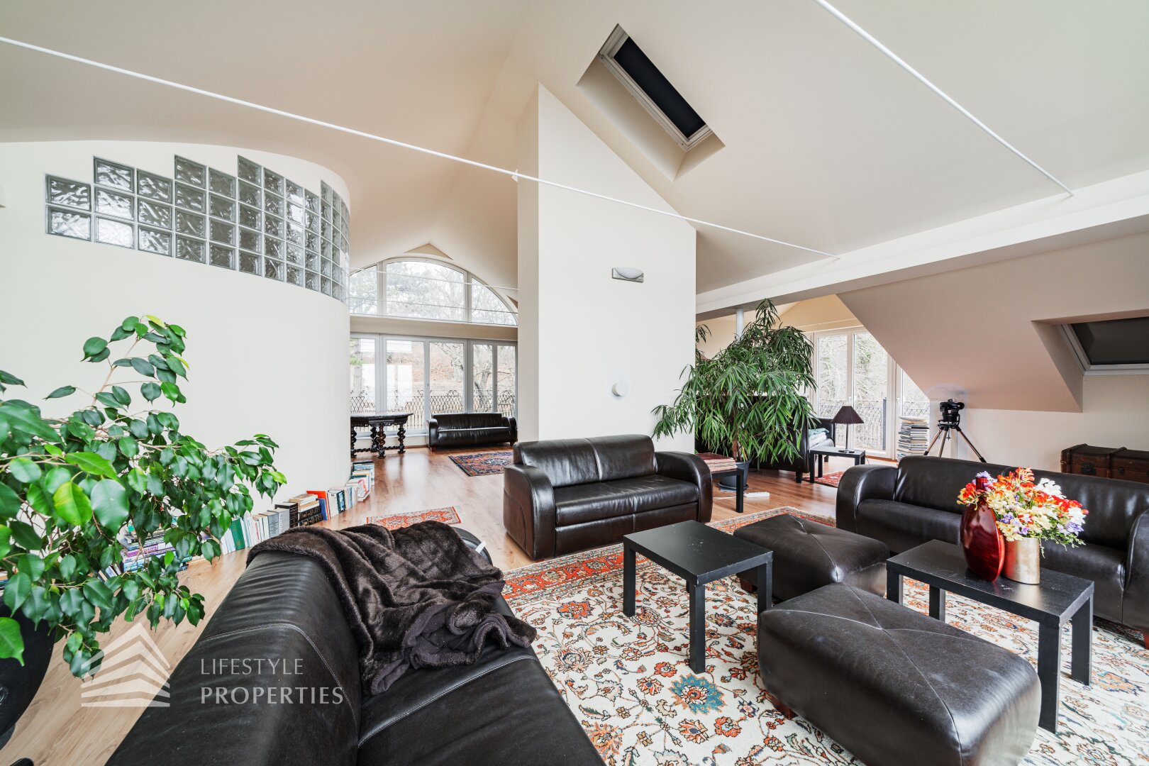 Luxuriöse Parkvilla mit einzigartigem Fernblick am Kahlenberg