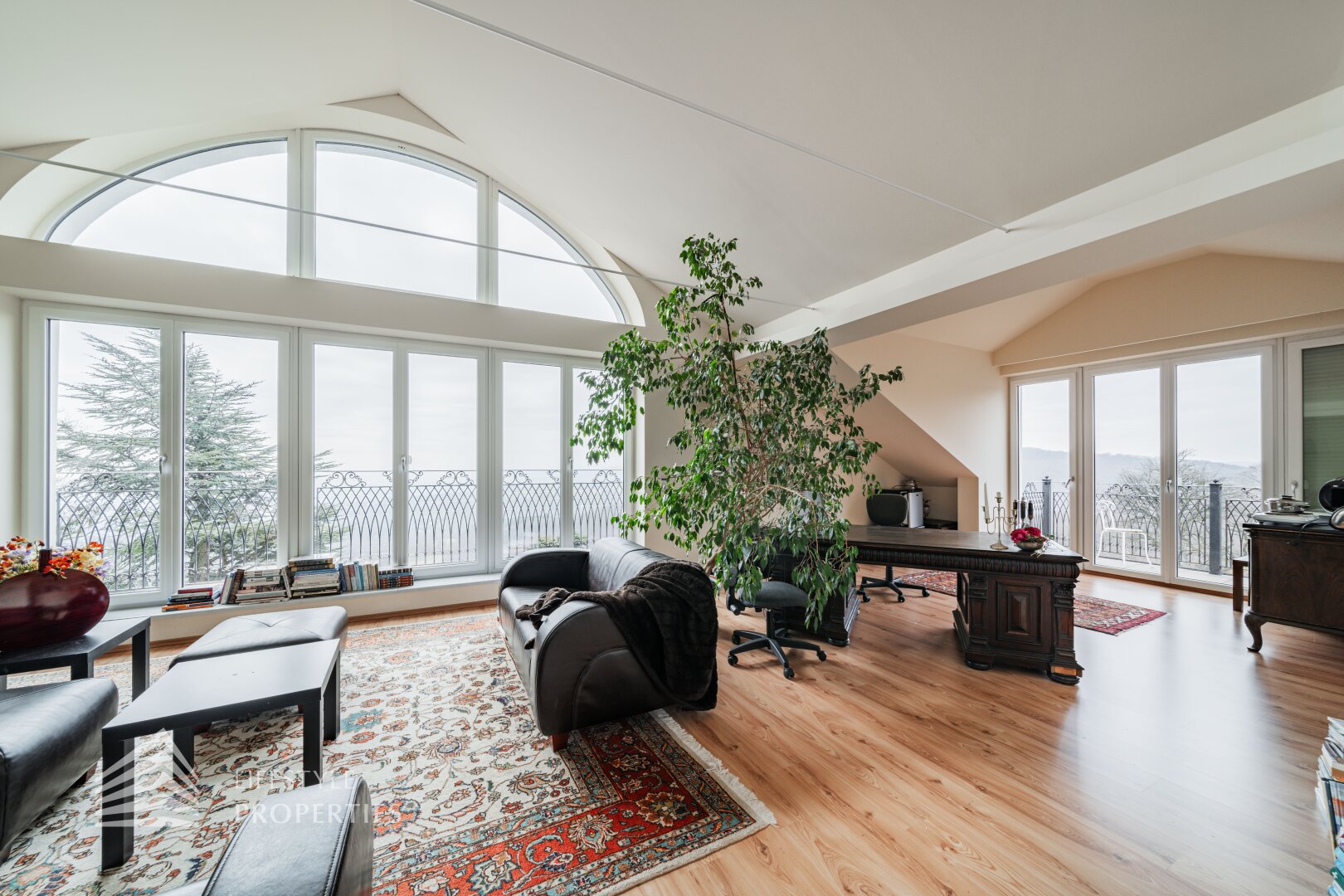 Luxuriöse Parkvilla mit einzigartigem Fernblick am Kahlenberg