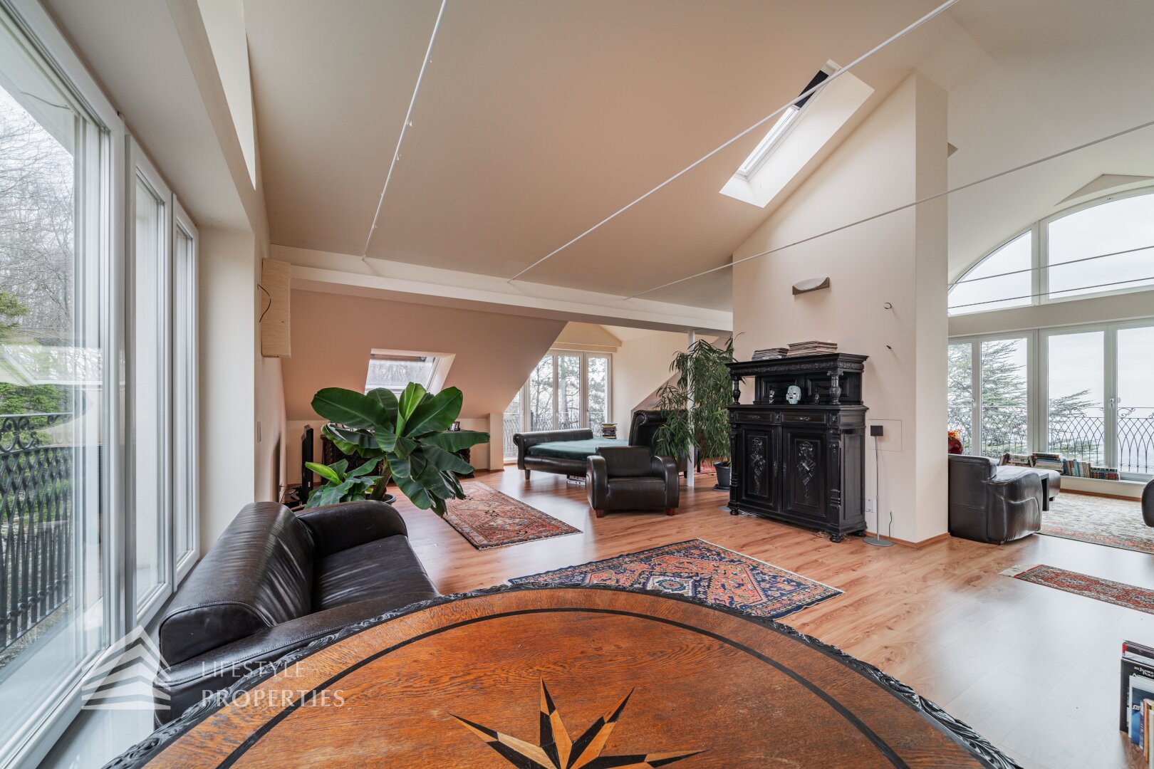 Luxuriöse Parkvilla mit einzigartigem Fernblick am Kahlenberg