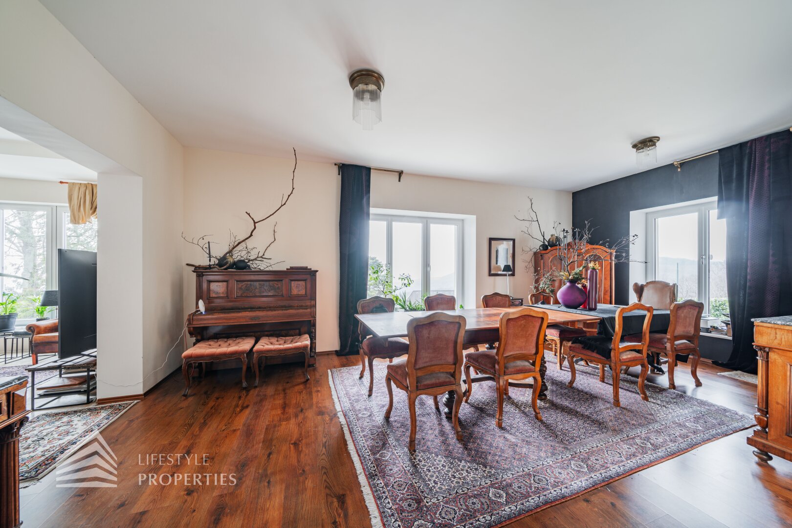 Luxuriöse Parkvilla mit einzigartigem Fernblick am Kahlenberg