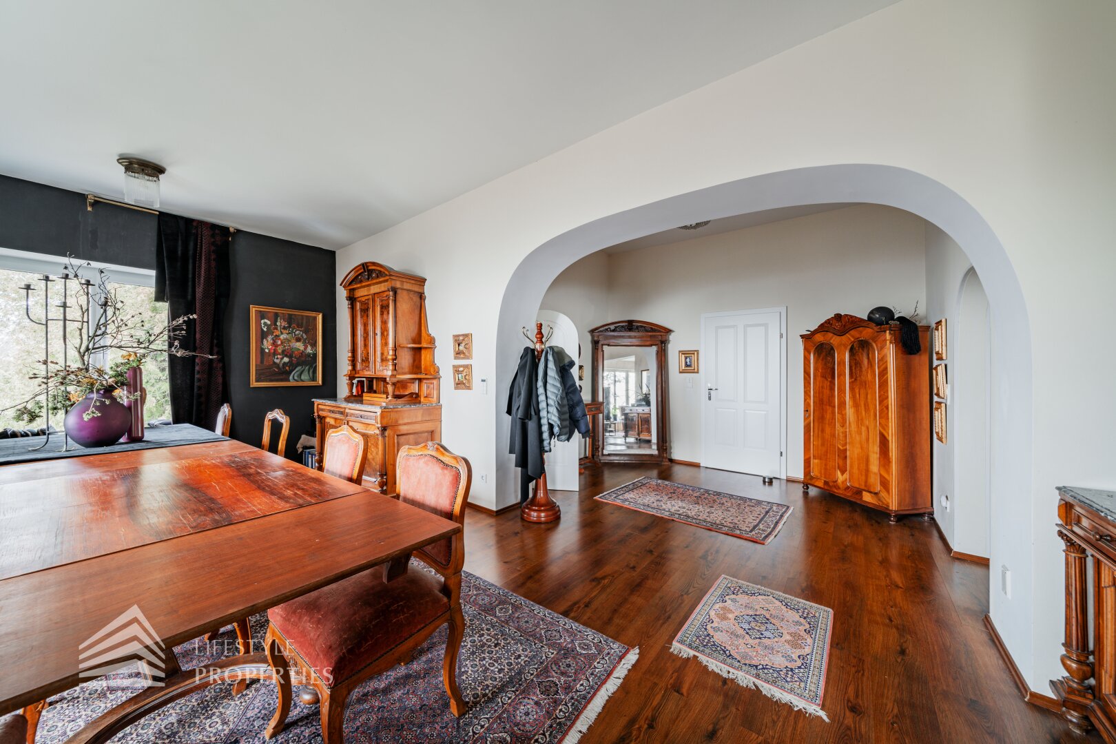 Luxuriöse Parkvilla mit einzigartigem Fernblick am Kahlenberg