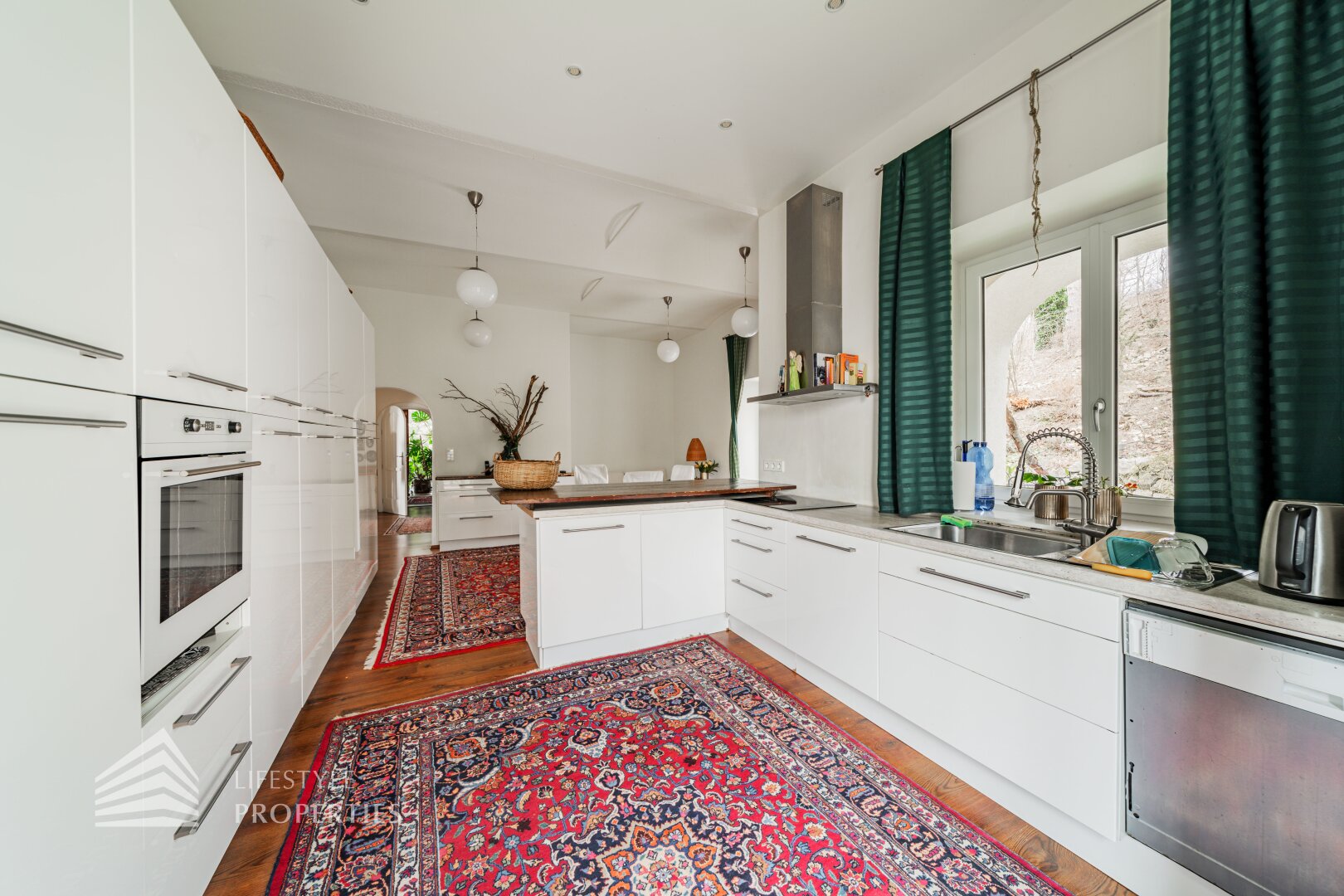 Luxuriöse Parkvilla mit einzigartigem Fernblick am Kahlenberg