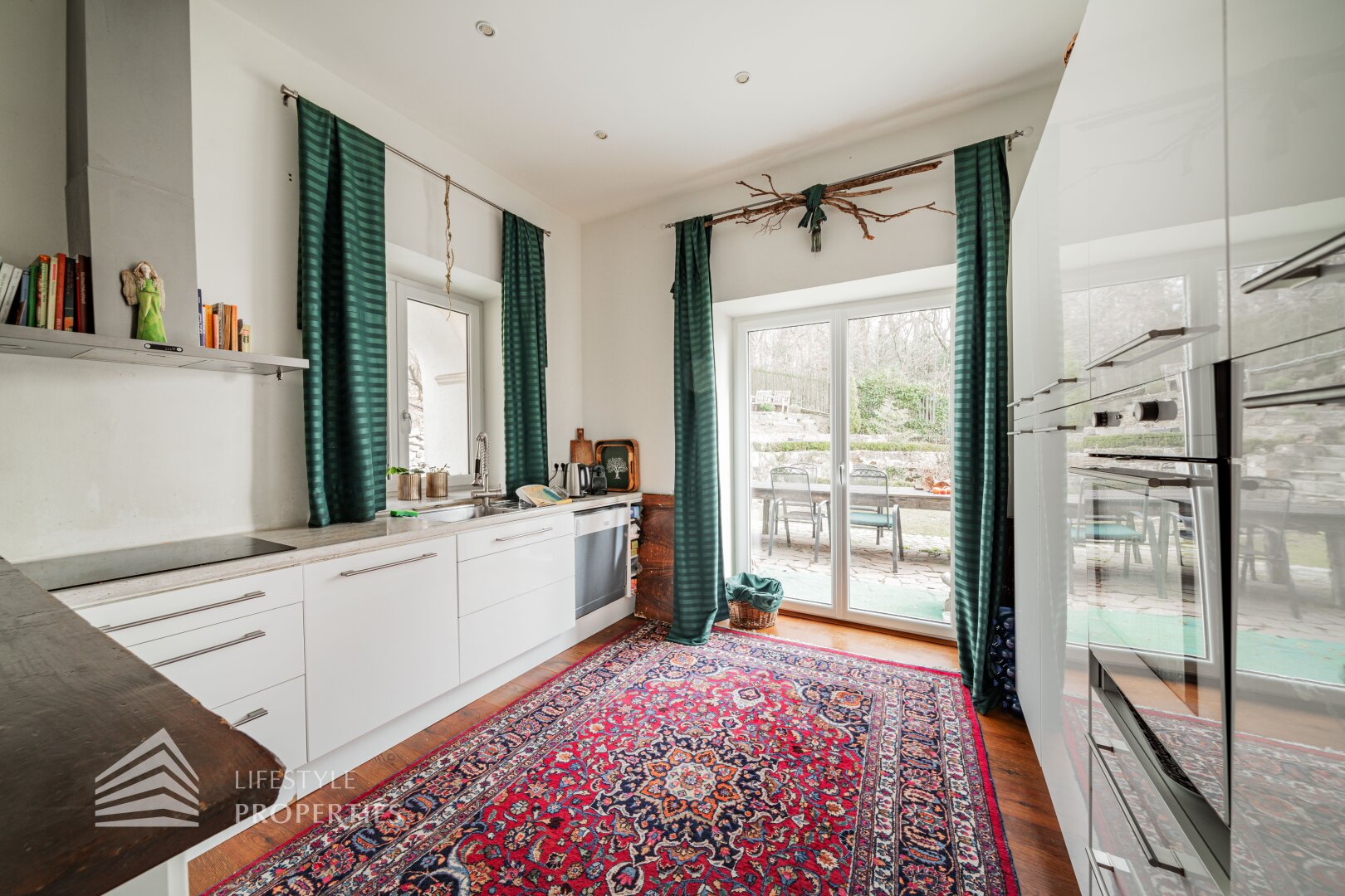 Luxuriöse Parkvilla mit einzigartigem Fernblick am Kahlenberg